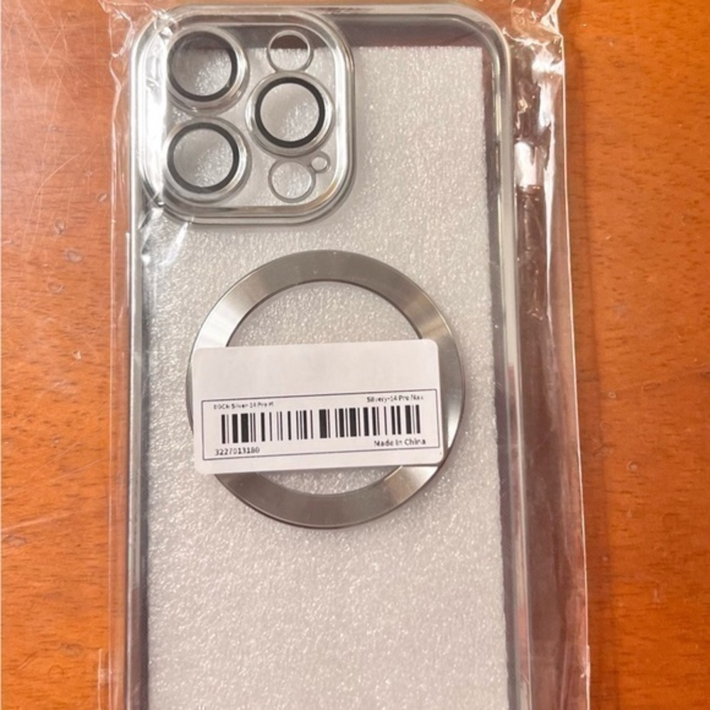 Iphone 14pro MAX new silver  in excellent condition, super beautiful case